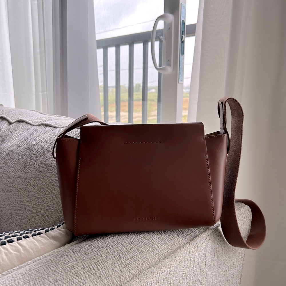 EVERLANE Mini form bag (Congac)